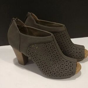 👍 Giani Bernini Open toe Booties. S1